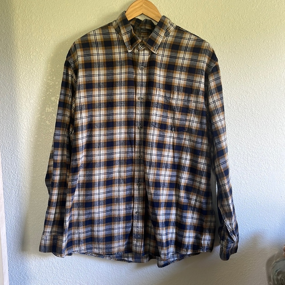 Men’s Eddie Bauer button down Size XL Relaxed Fit